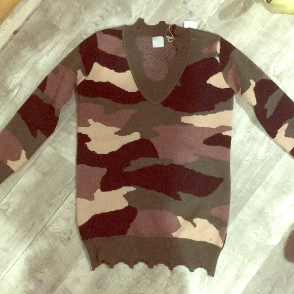 OC by Oleg Cassini Tops - 🧣 ❄️ NWT camo sweater tunic ❄️ 🧣